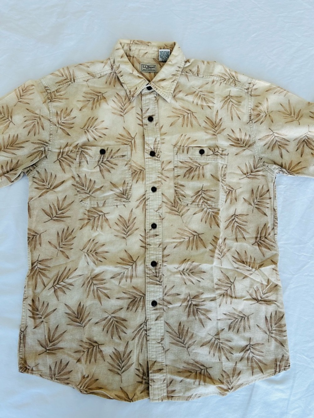 L.L. Bean Men's Hawaiian Camp Shirt Medium Beige Tropical Leaves Cotton Coastal